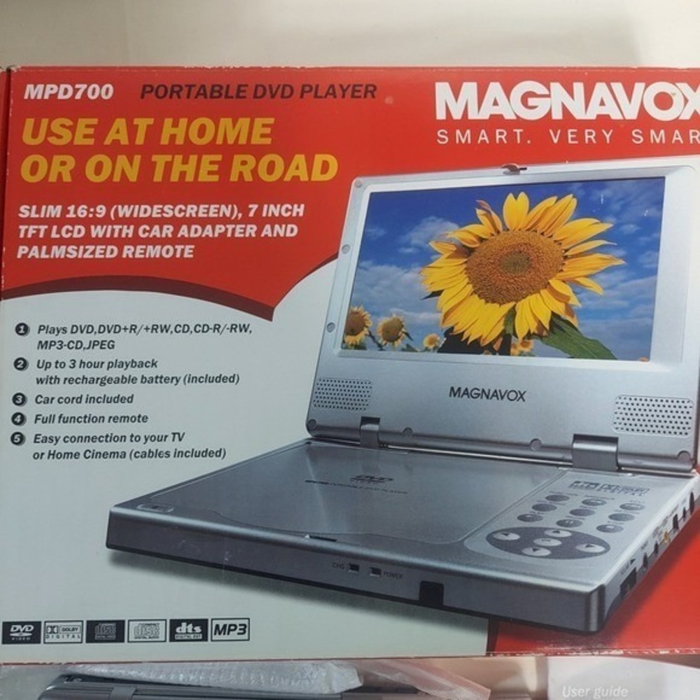Magnavox MPD700 Portable DVD Player 7 Inch Widescreen Silver Car Adapter Remote